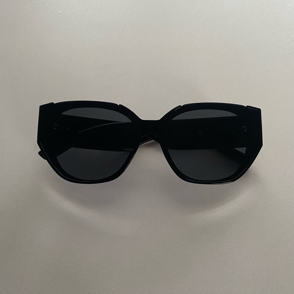 Black sunglasses